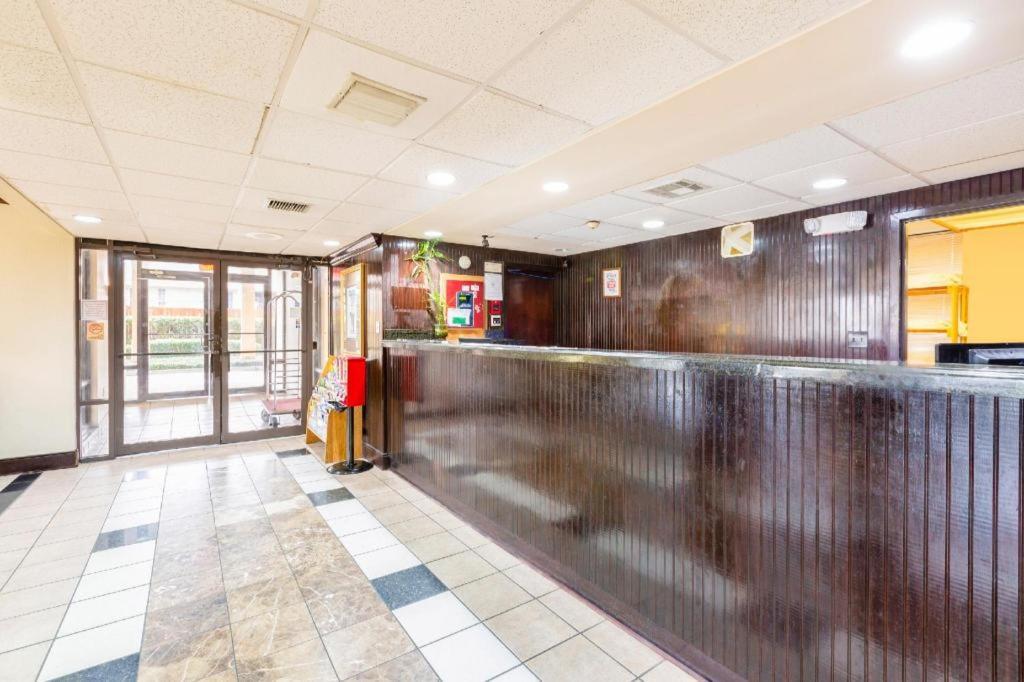 Oyo 巴吞鲁日中城酒店 外观 照片